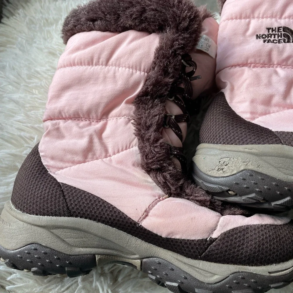 The North Face NUPTSE girls 2 Pink quilted winter boot w Brown faux fur trim